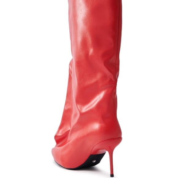 "SEEING RED" Chic Red Baggy Heeled Boots - Picture 4 of 8